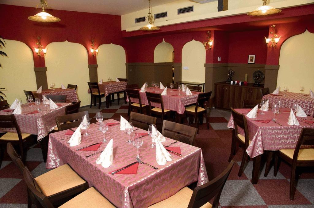 Hotel Satyam Бърно Екстериор снимка